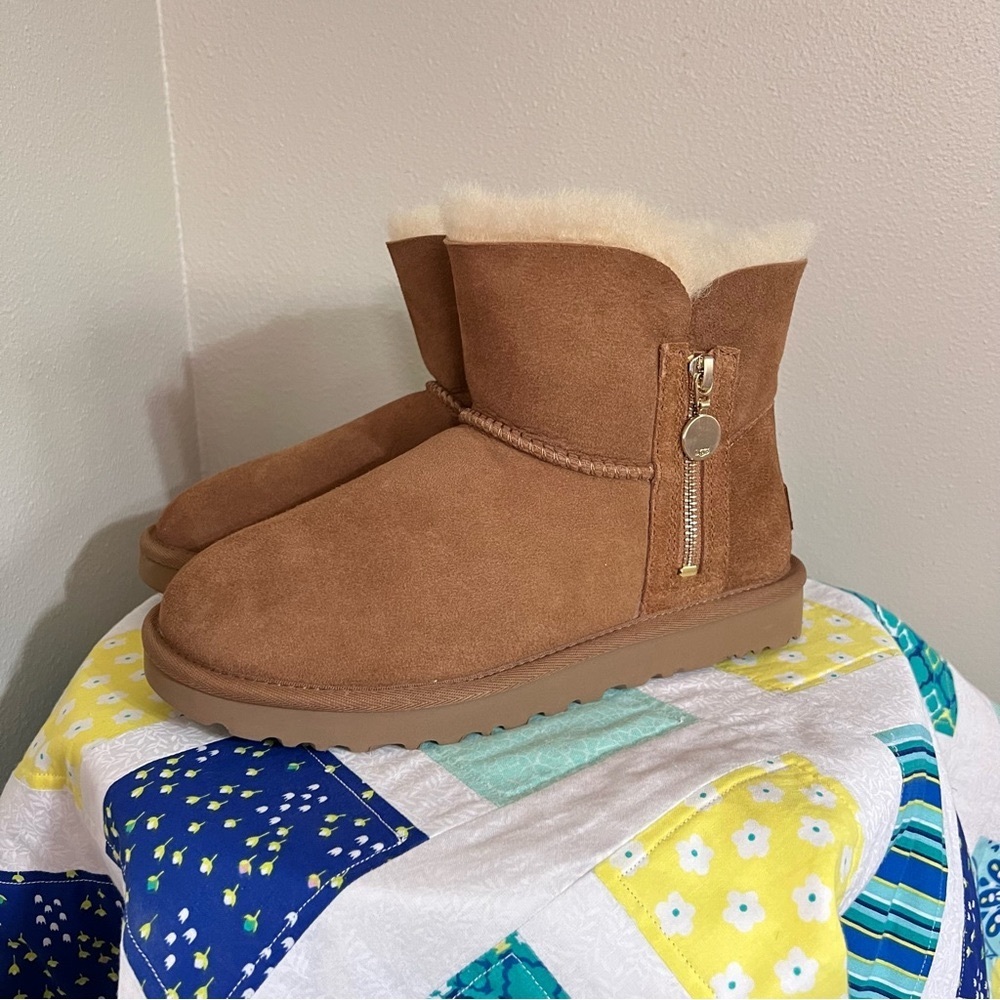 Ugg Mini Booties, chestnut, size 6